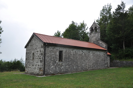 Cerkev sv. Lovrenca v zavetju dveh vrhov (1)